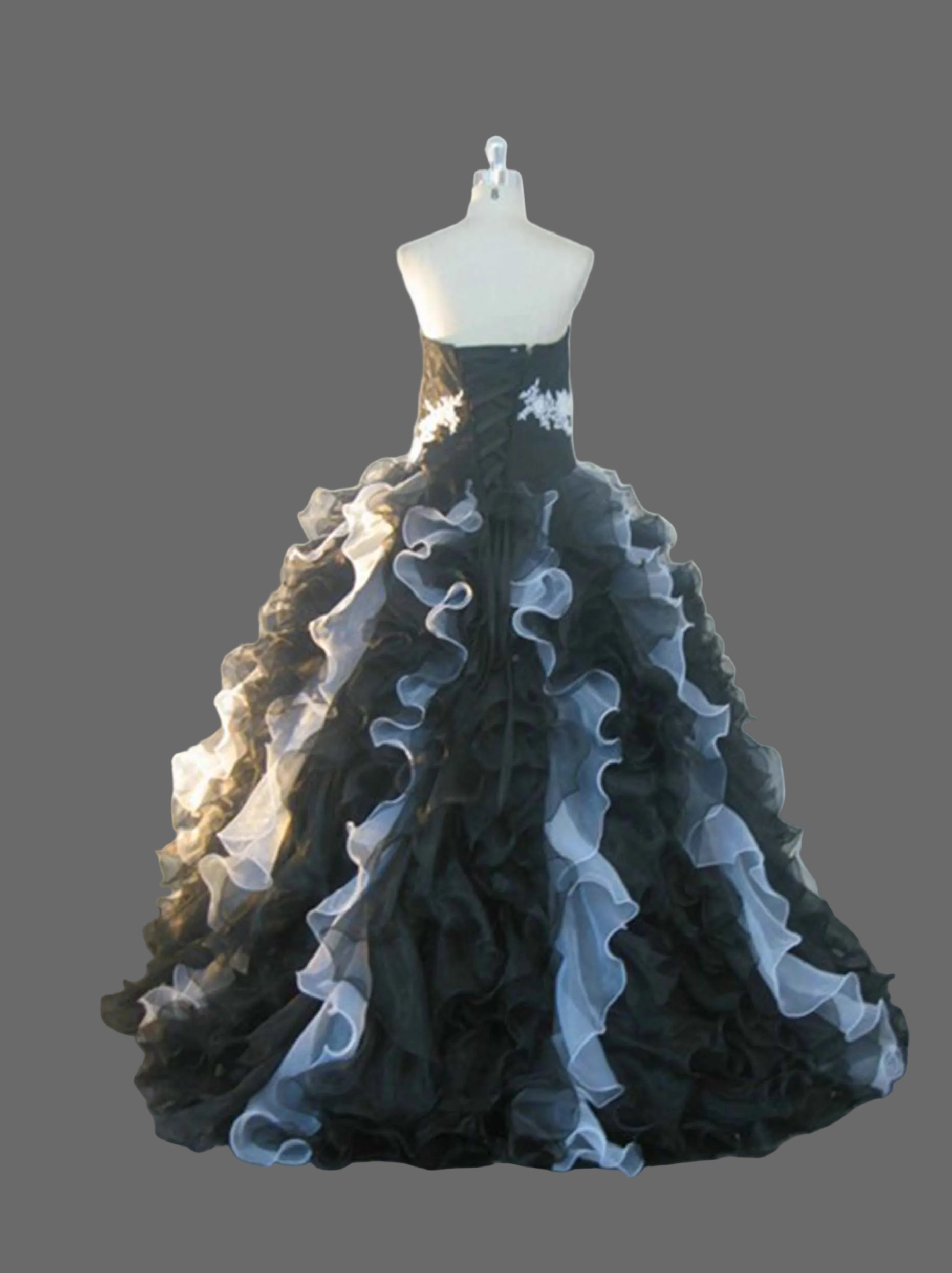 Black and White Ball Gown Quinceanera Dress Strapless Lace Applique Organza Ruffle Prom Gothic Wedding Formal Gown