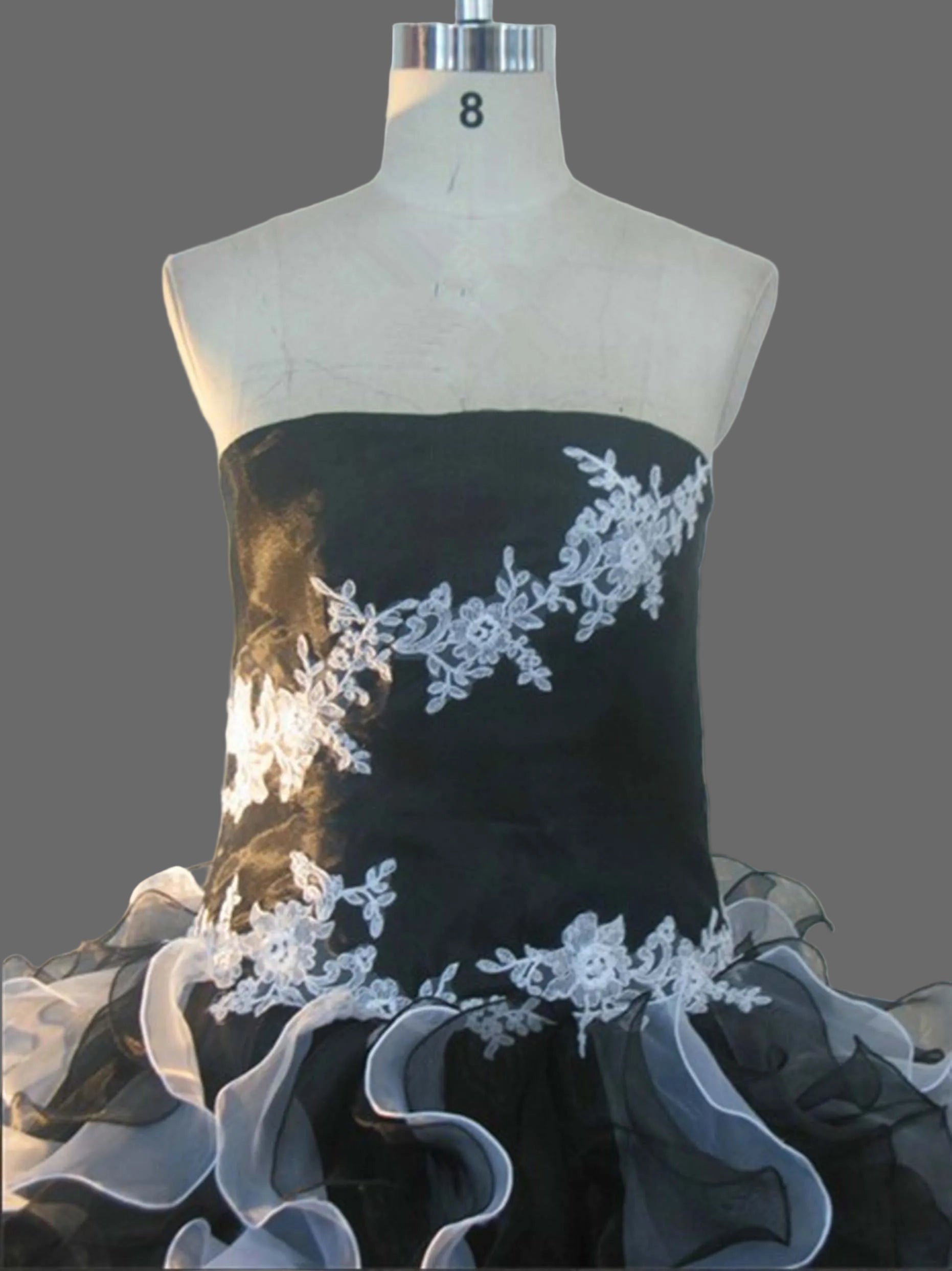 Black and White Ball Gown Quinceanera Dress Strapless Lace Applique Organza Ruffle Prom Gothic Wedding Formal Gown