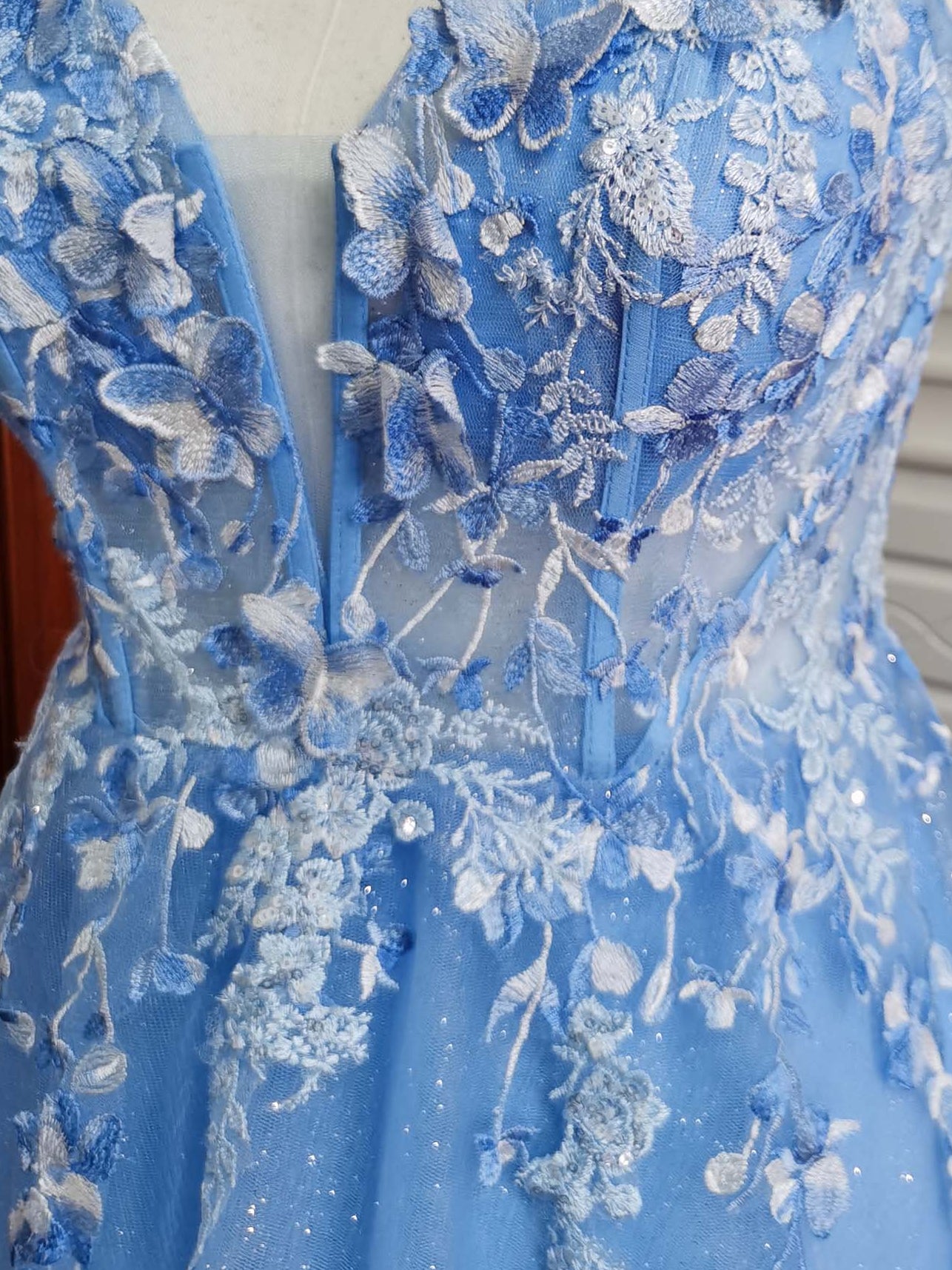 Blue Floral Lace Applique Tulle Prom Dress - V-Neck A-Line Evening Gown with Train