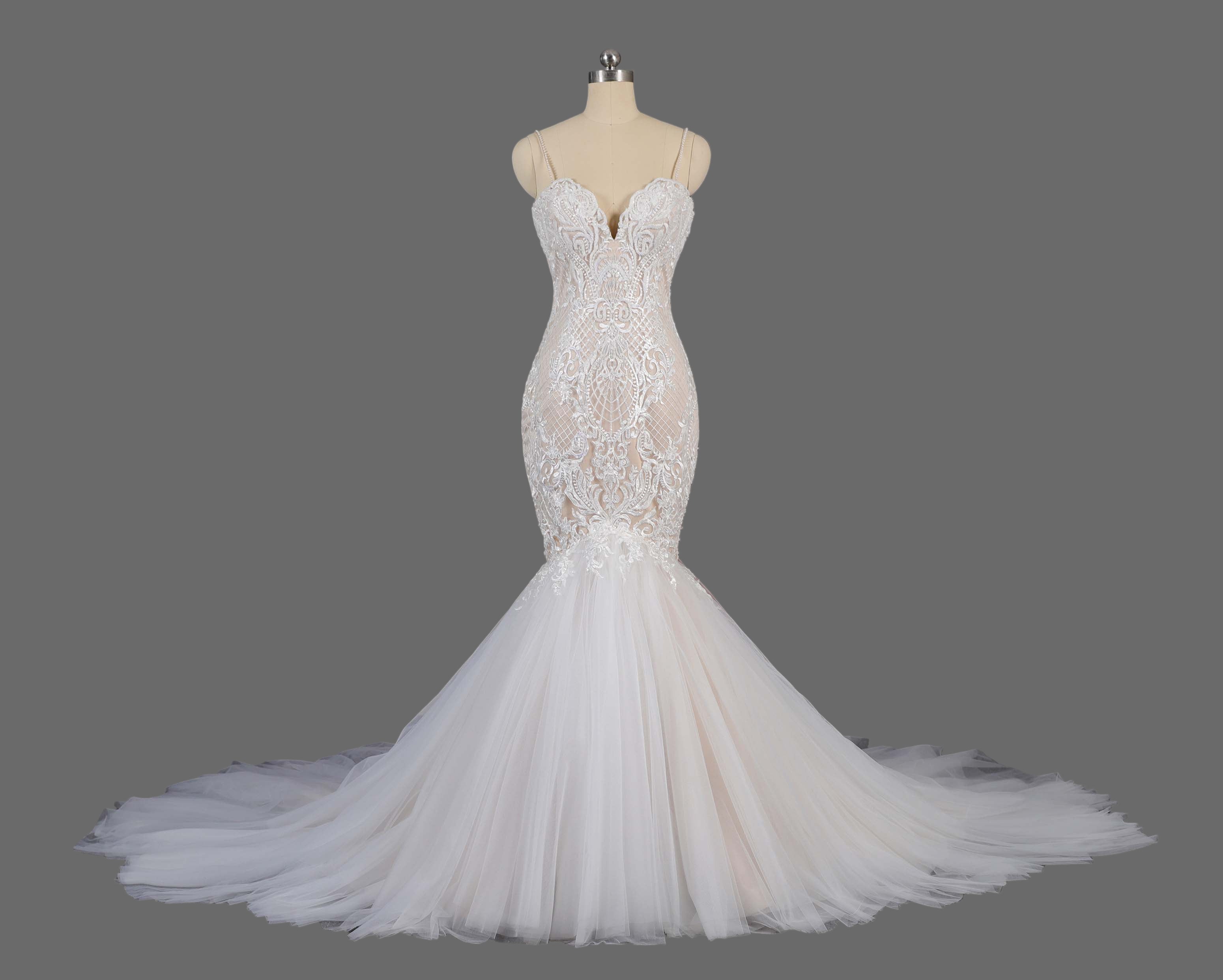Elegant Mermaid Wedding Dress with Lace Appliques and Sweetheart Neckline