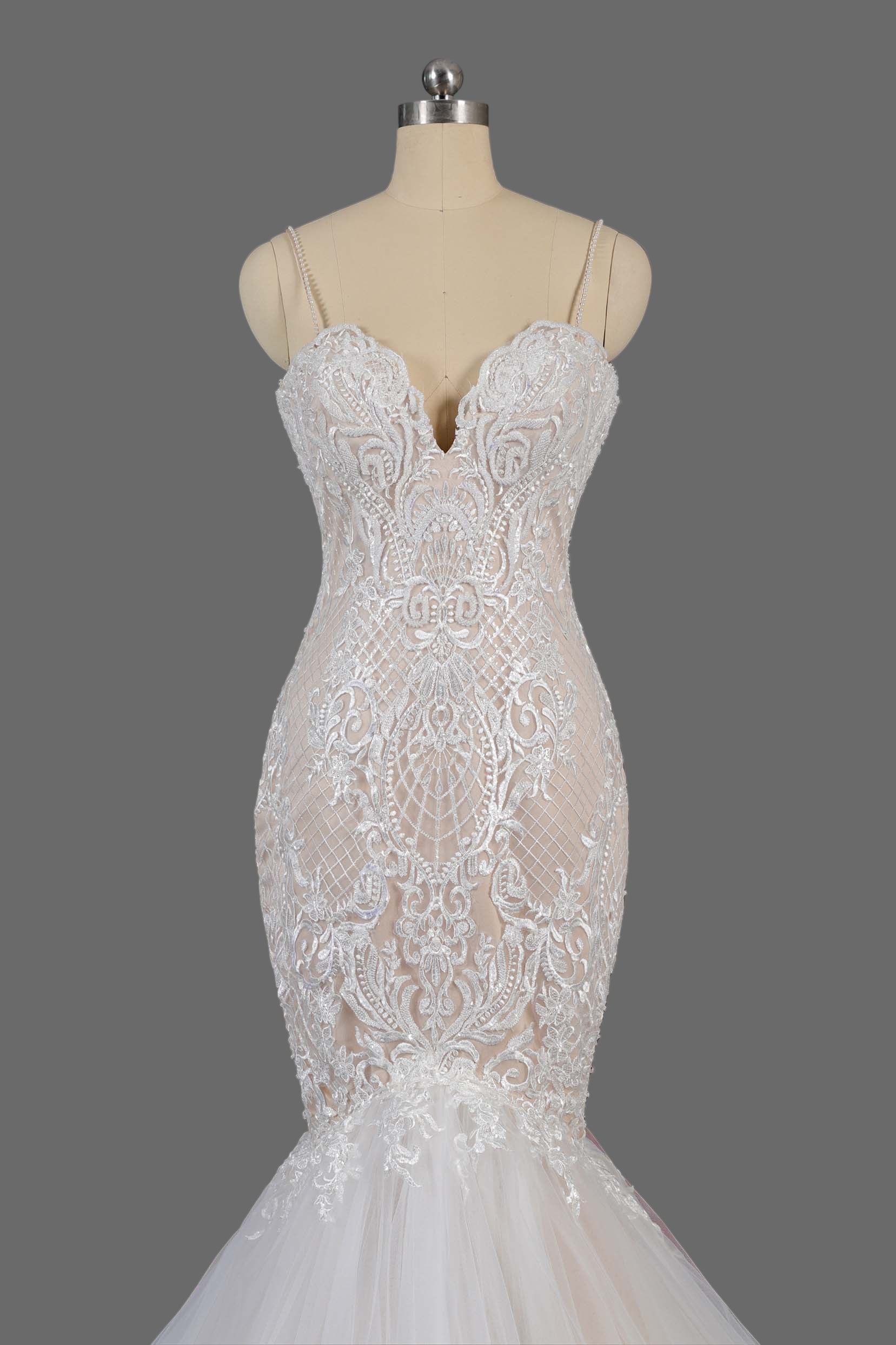 Elegant Mermaid Wedding Dress with Lace Appliques and Sweetheart Neckline