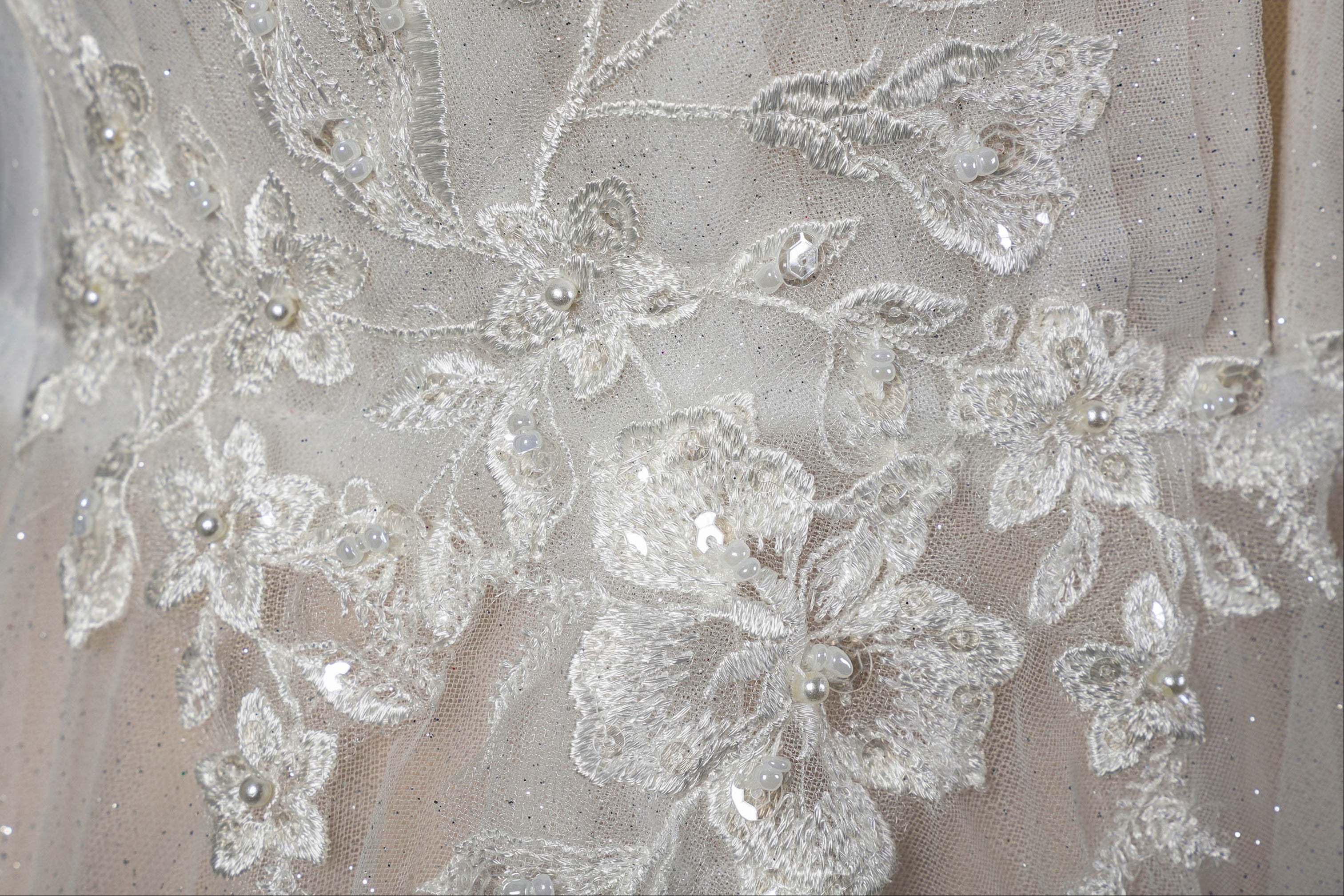 Ethereal V-Neck Ballgown Wedding Dress with Detachable Off-Shoulder Tulle Sleeves