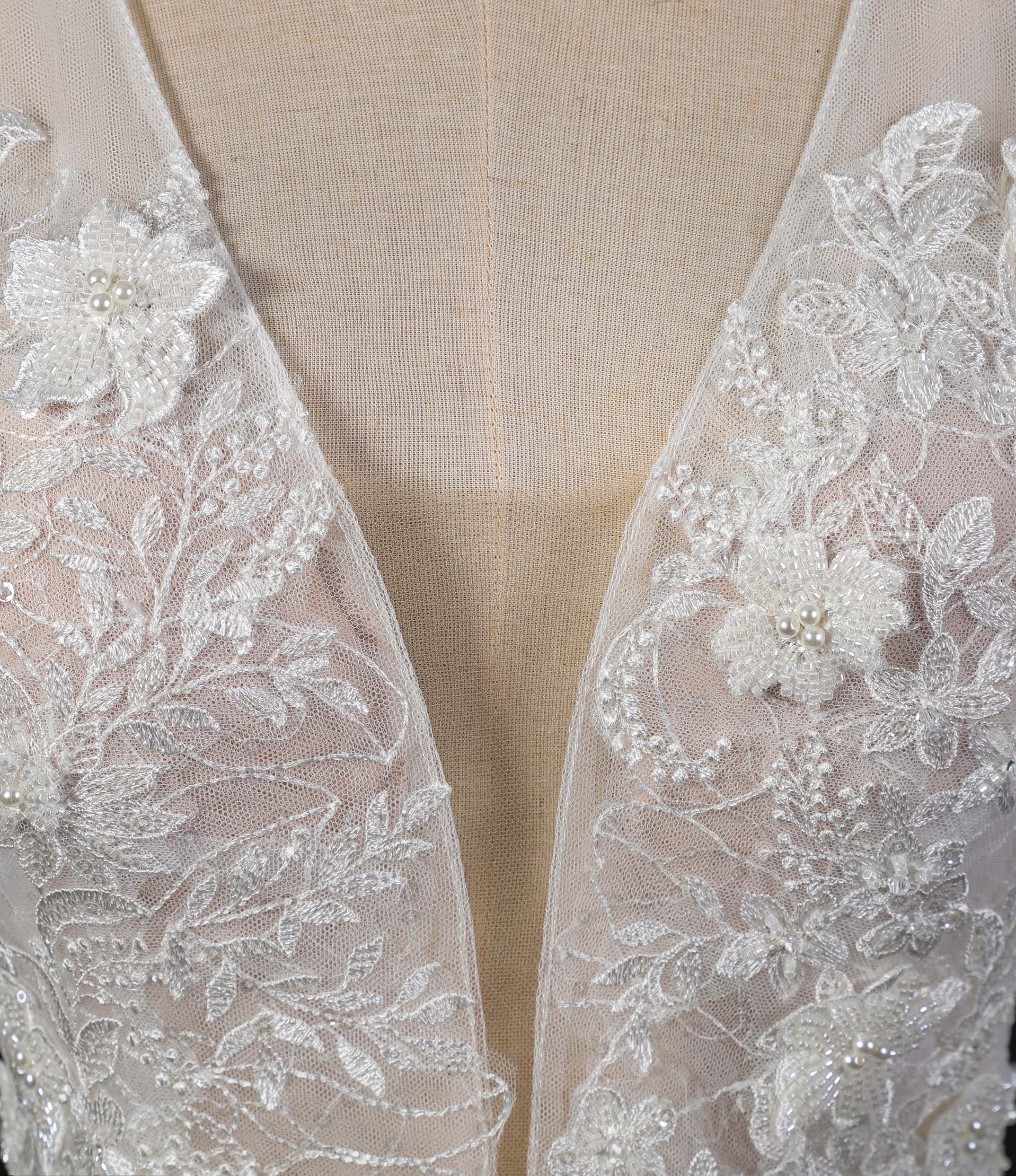 Exquisite A-Line Tulle 3D Floral Lace Wedding Dress - Elegant Bridal Gown