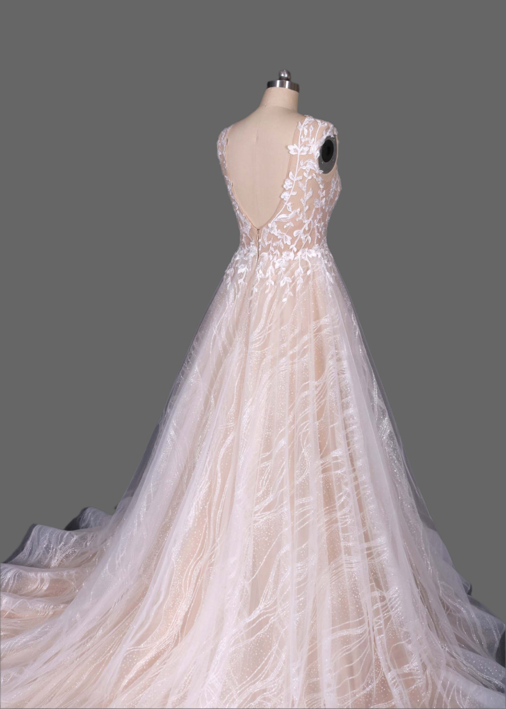 Exquisite A-line Tulle Sleeveless Wedding Dress with Chapel Train