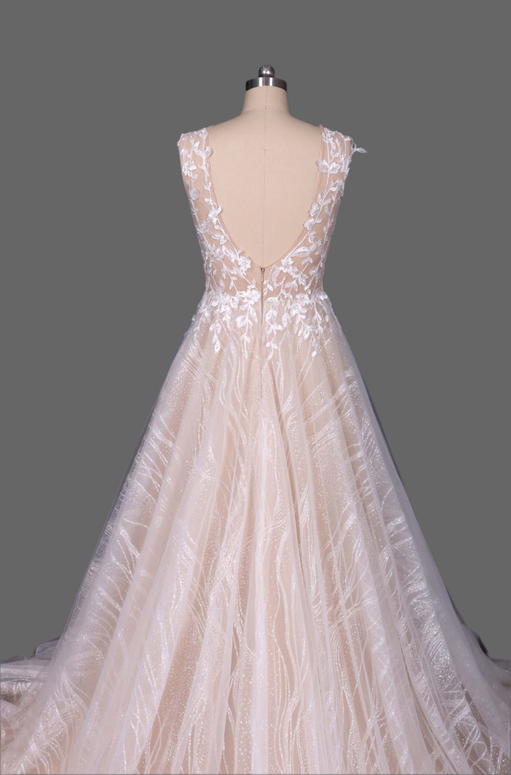 Exquisite A-line Tulle Sleeveless Wedding Dress with Chapel Train