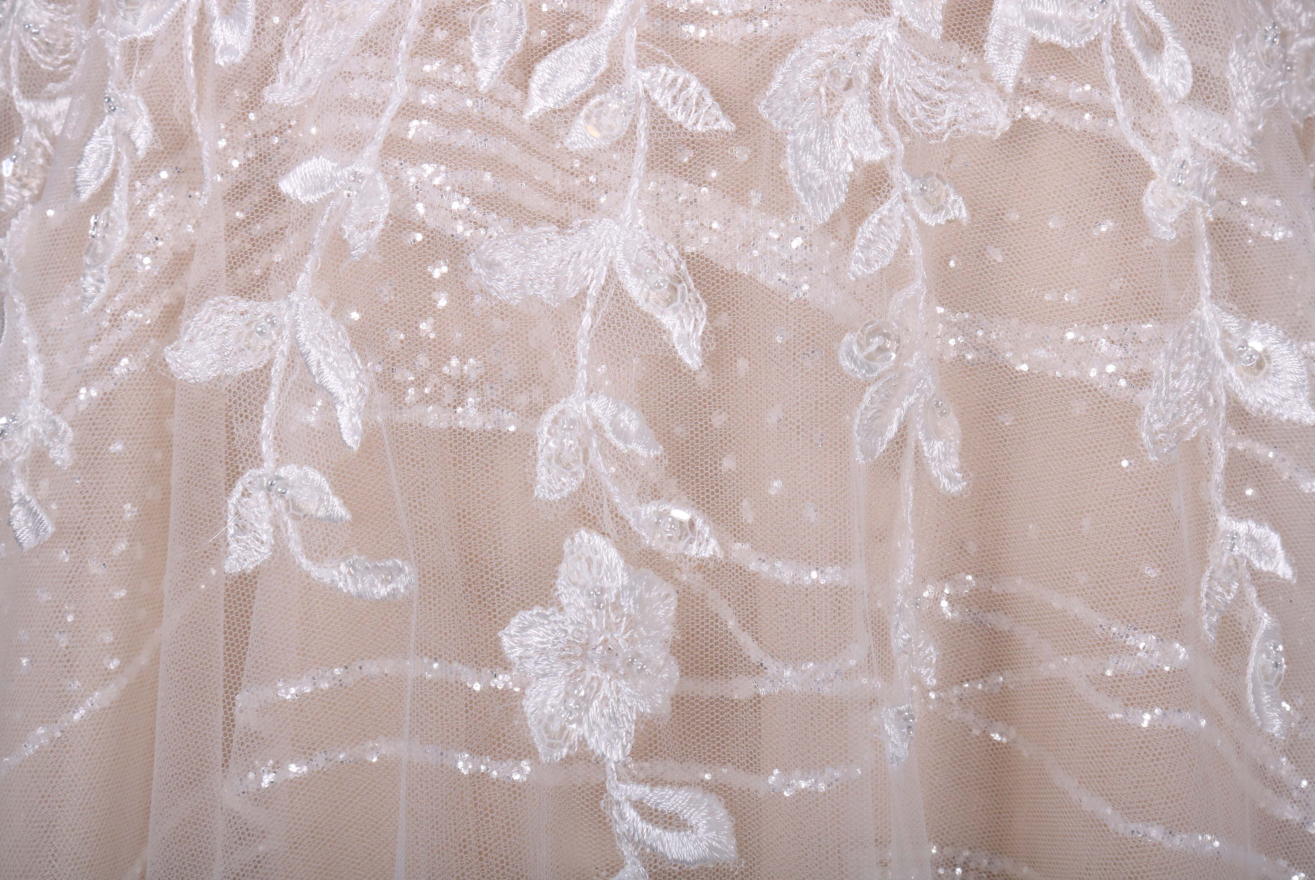 Exquisite A-line Tulle Sleeveless Wedding Dress with Chapel Train