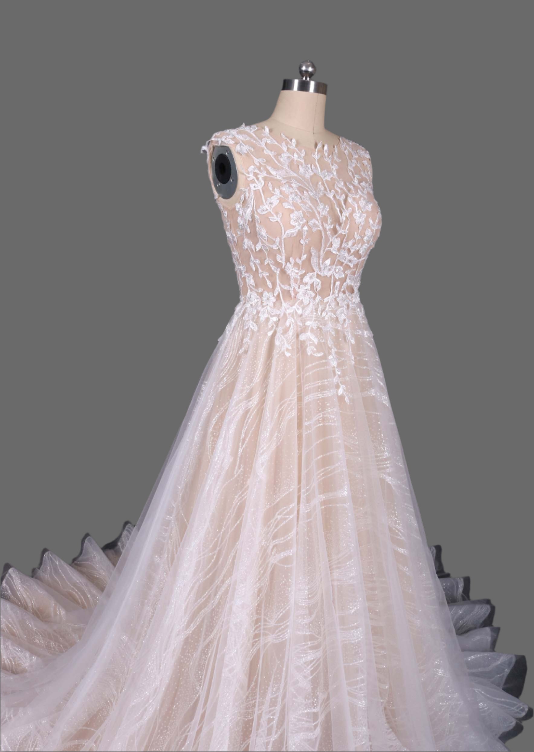 Exquisite A-line Tulle Sleeveless Wedding Dress with Chapel Train
