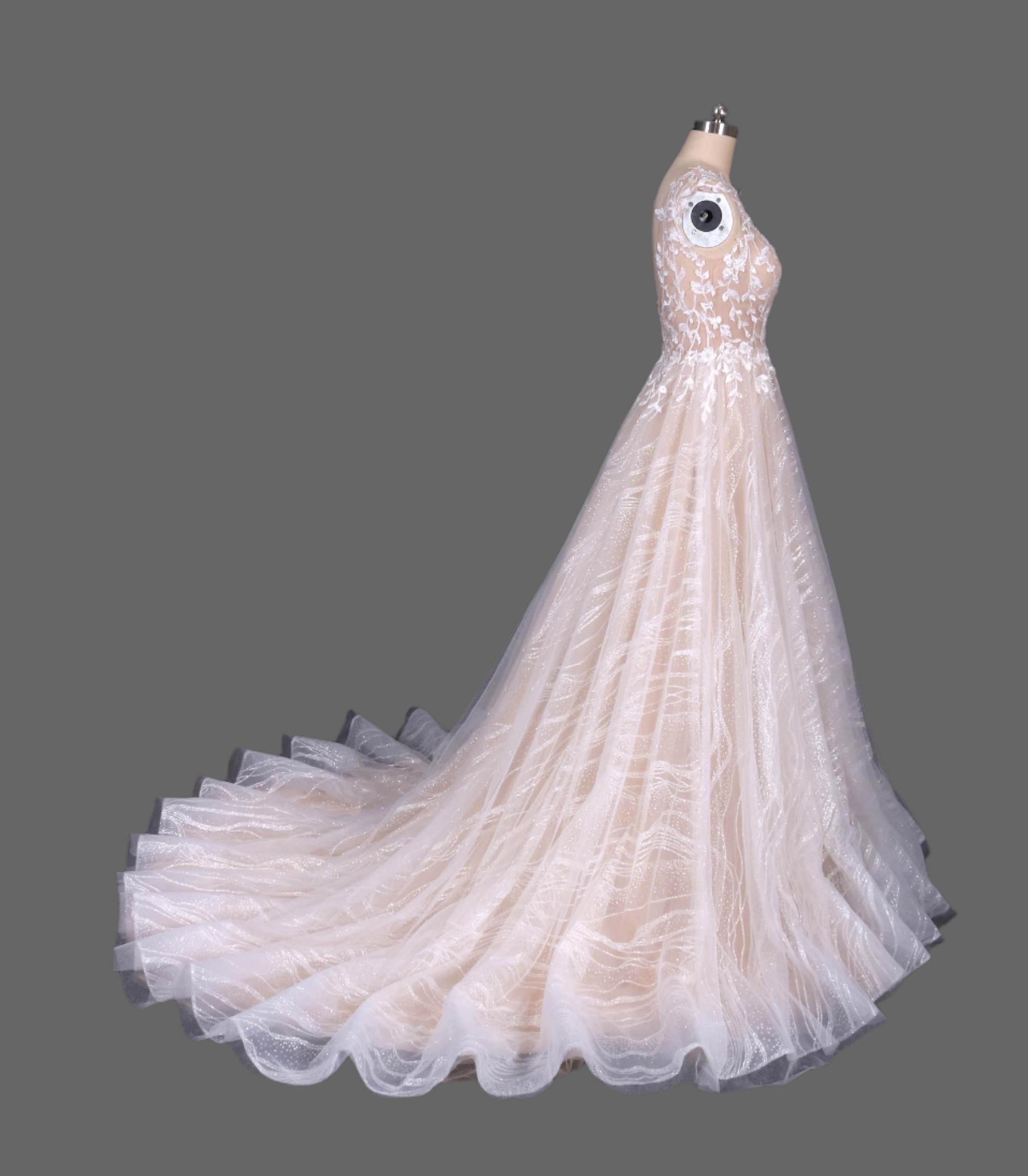 Exquisite A-line Tulle Sleeveless Wedding Dress with Chapel Train