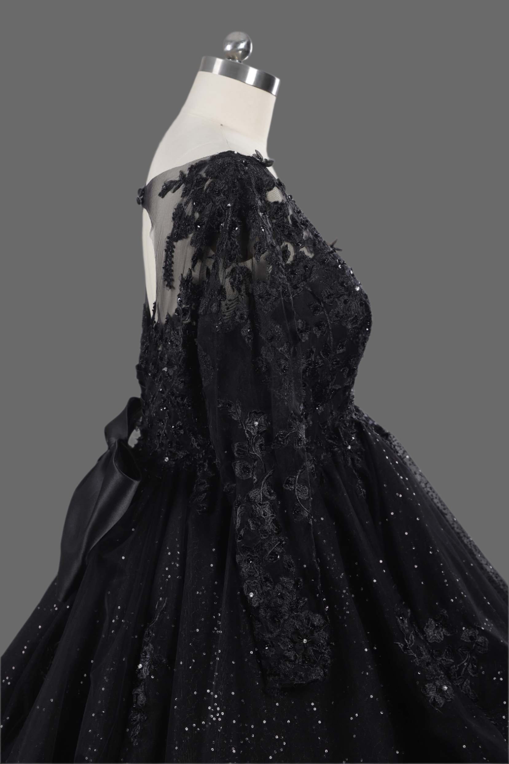 Luxury Black Ball Gown Wedding Dress with Sequins - V-Neck Long Sleeve Lace Appliqué