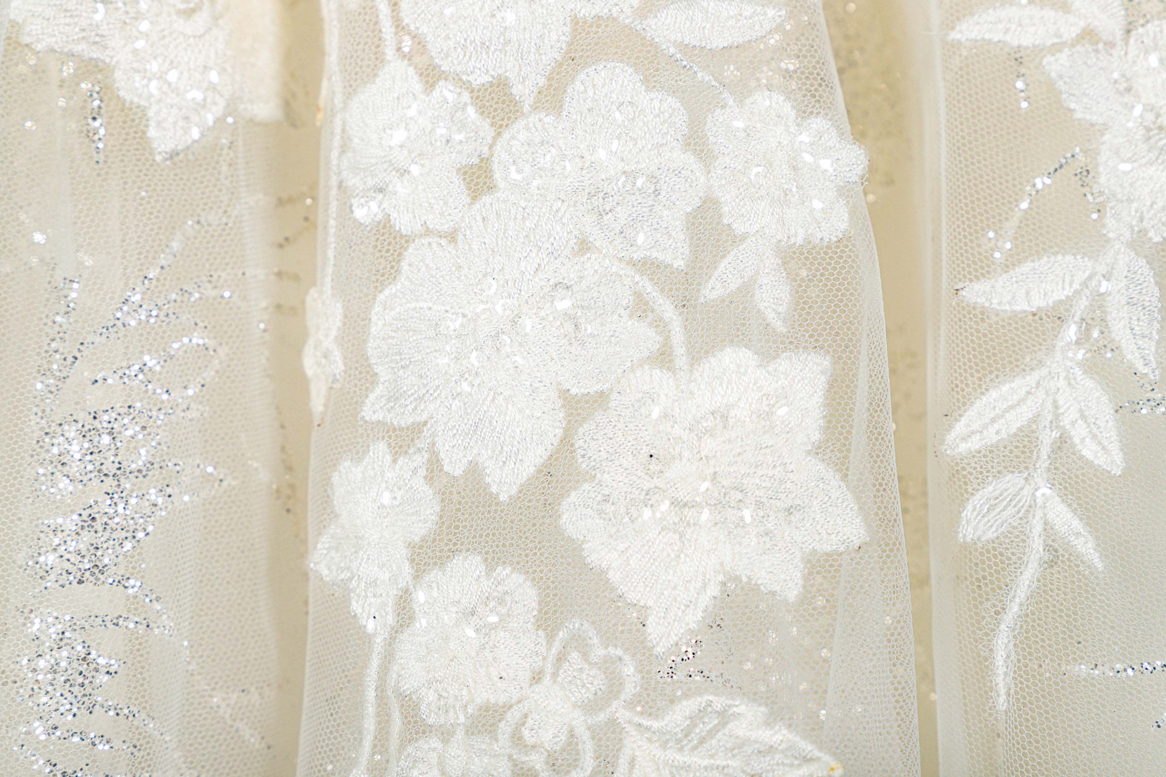 Luxury Wedding Dress with Long Sleeves and Lace Appliques