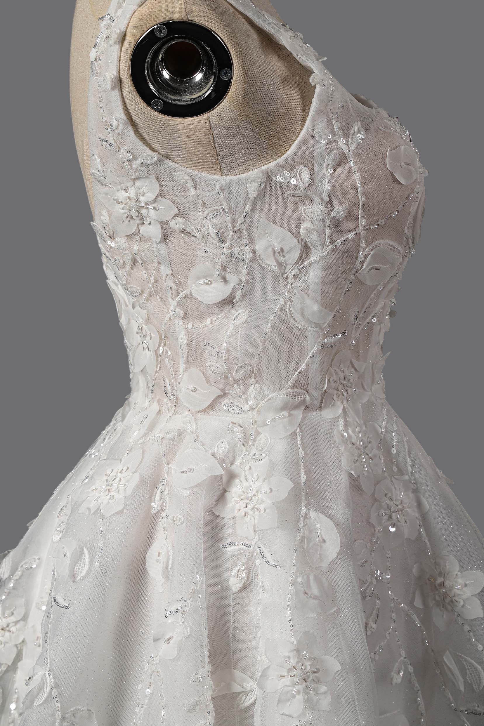 Romantic Ivory Ballgown with Floral Lace Appliqués and Square Neckline