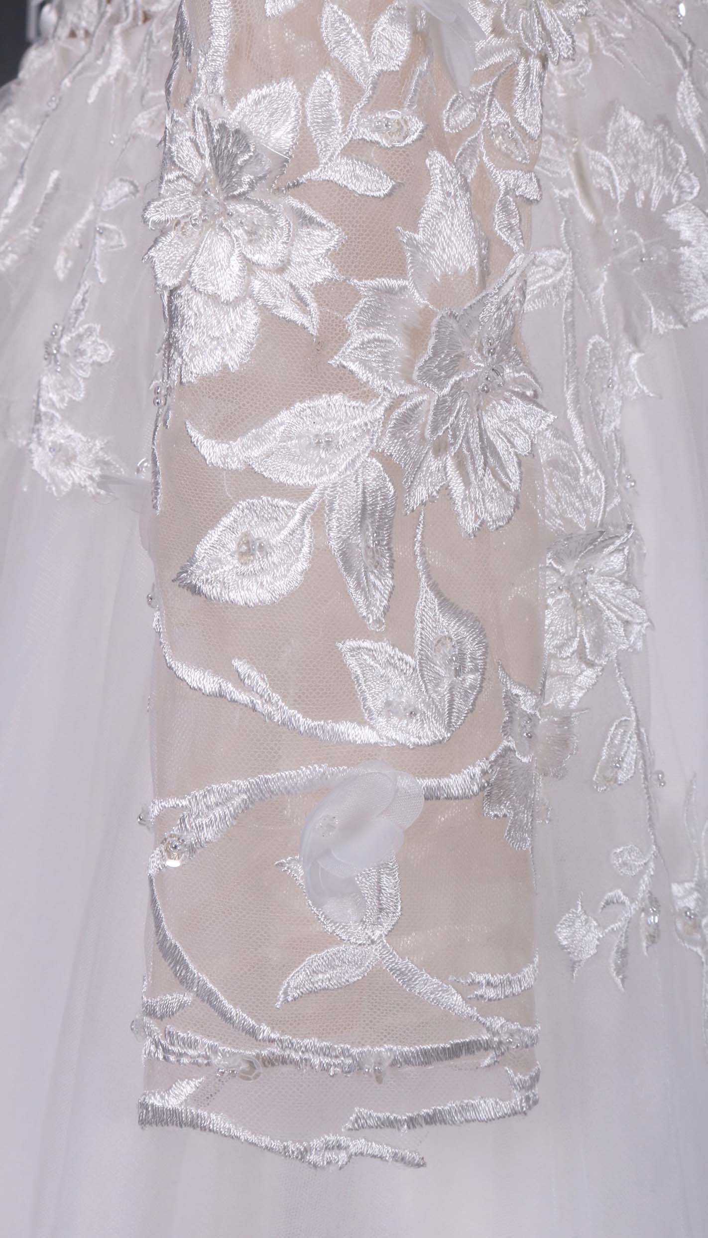 Stunning A-Line Wedding Dress - Off-Shoulder Lace Bridal Gown