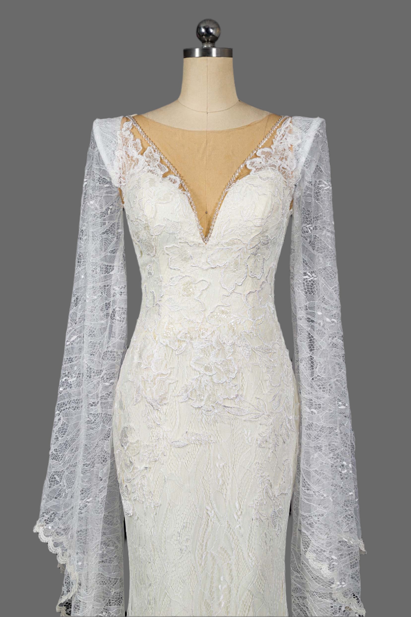 Trumpet-Mermaid Court Train Lace Wedding Dress With Long Sleeves