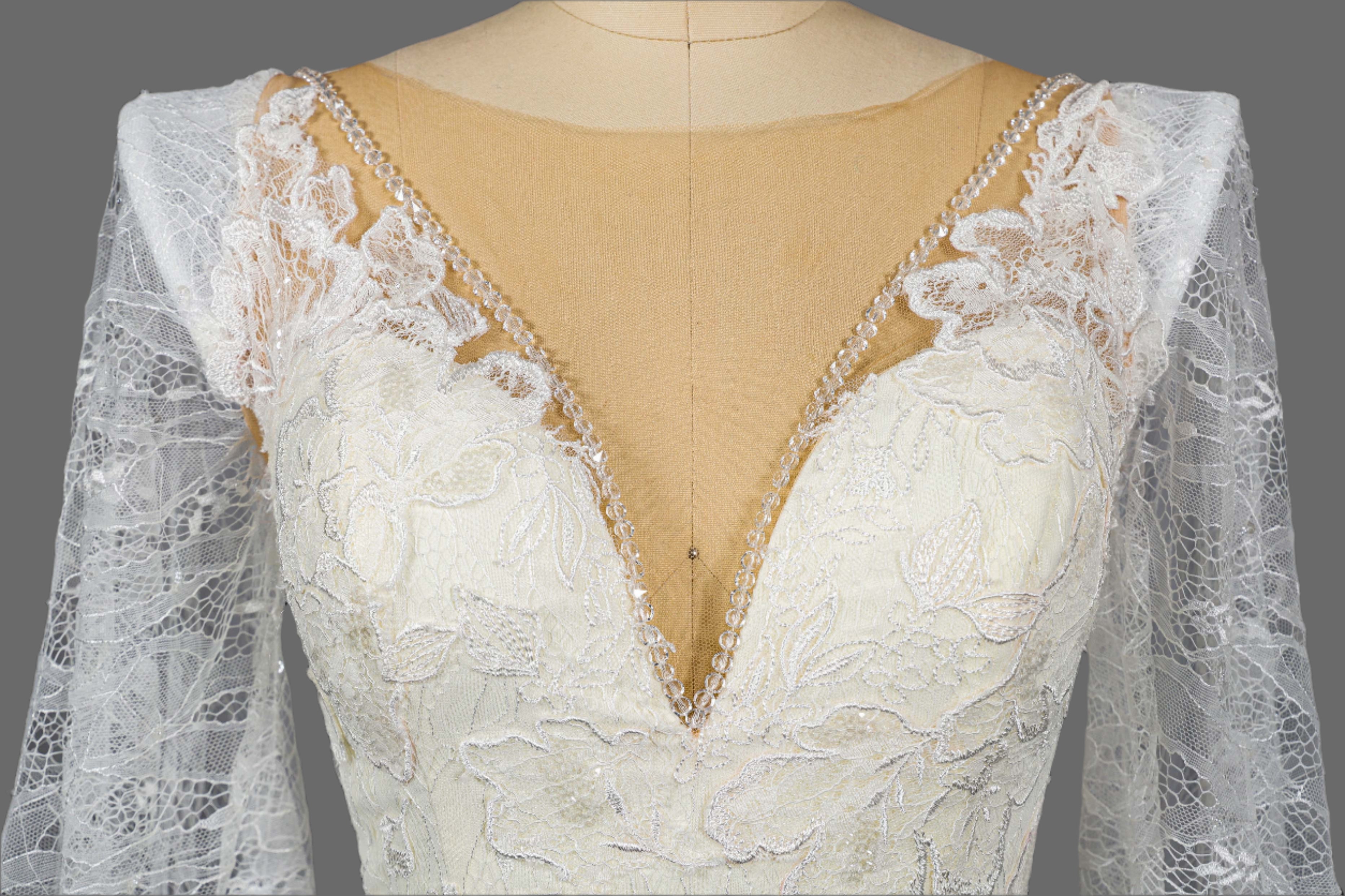 Trumpet-Mermaid Court Train Lace Wedding Dress With Long Sleeves