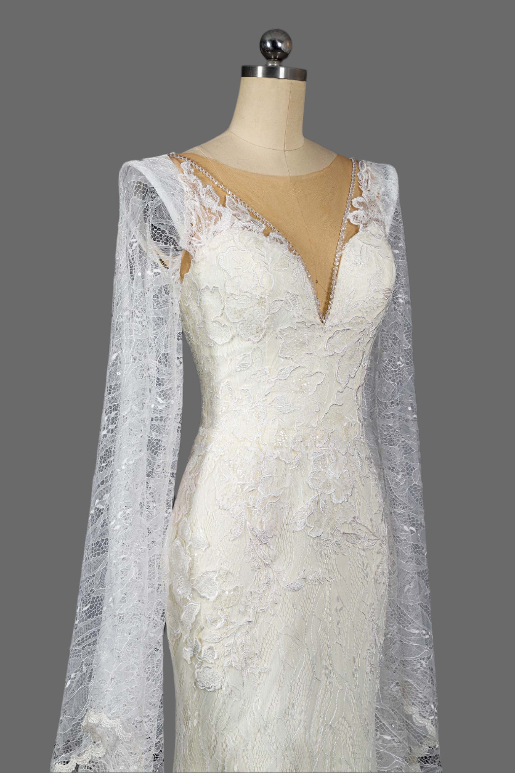 Trumpet-Mermaid Court Train Lace Wedding Dress With Long Sleeves