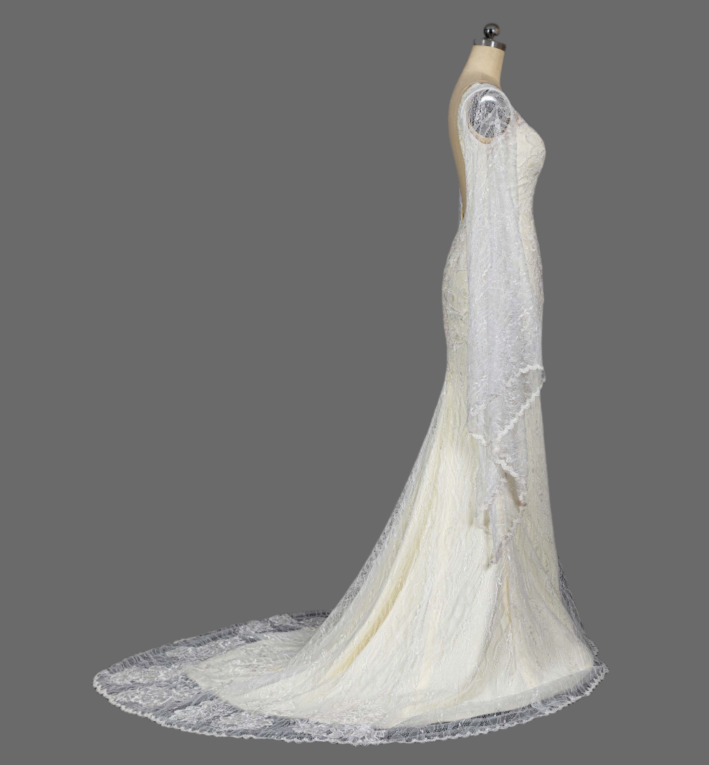 Trumpet-Mermaid Court Train Lace Wedding Dress With Long Sleeves