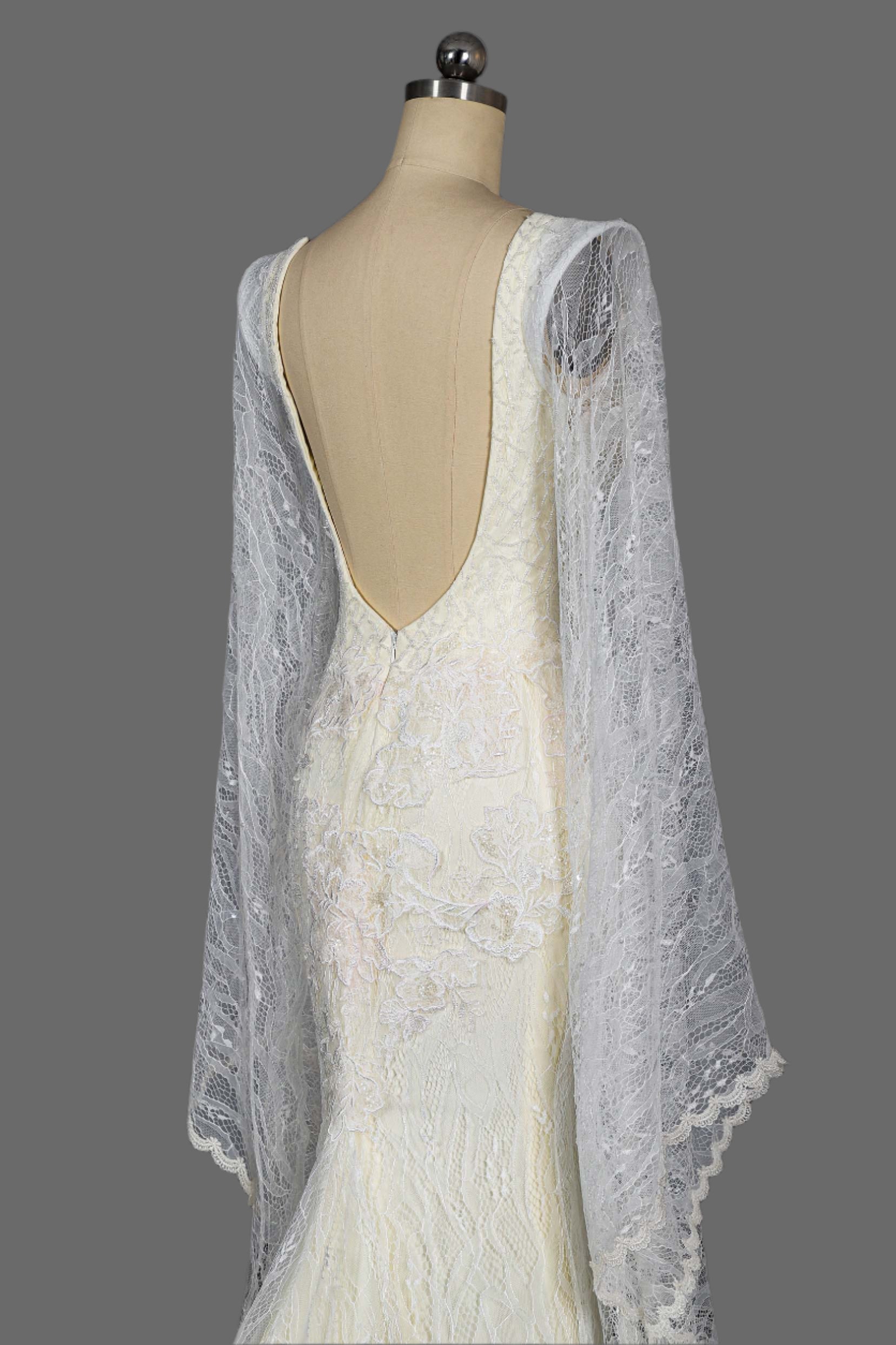 Trumpet-Mermaid Court Train Lace Wedding Dress With Long Sleeves