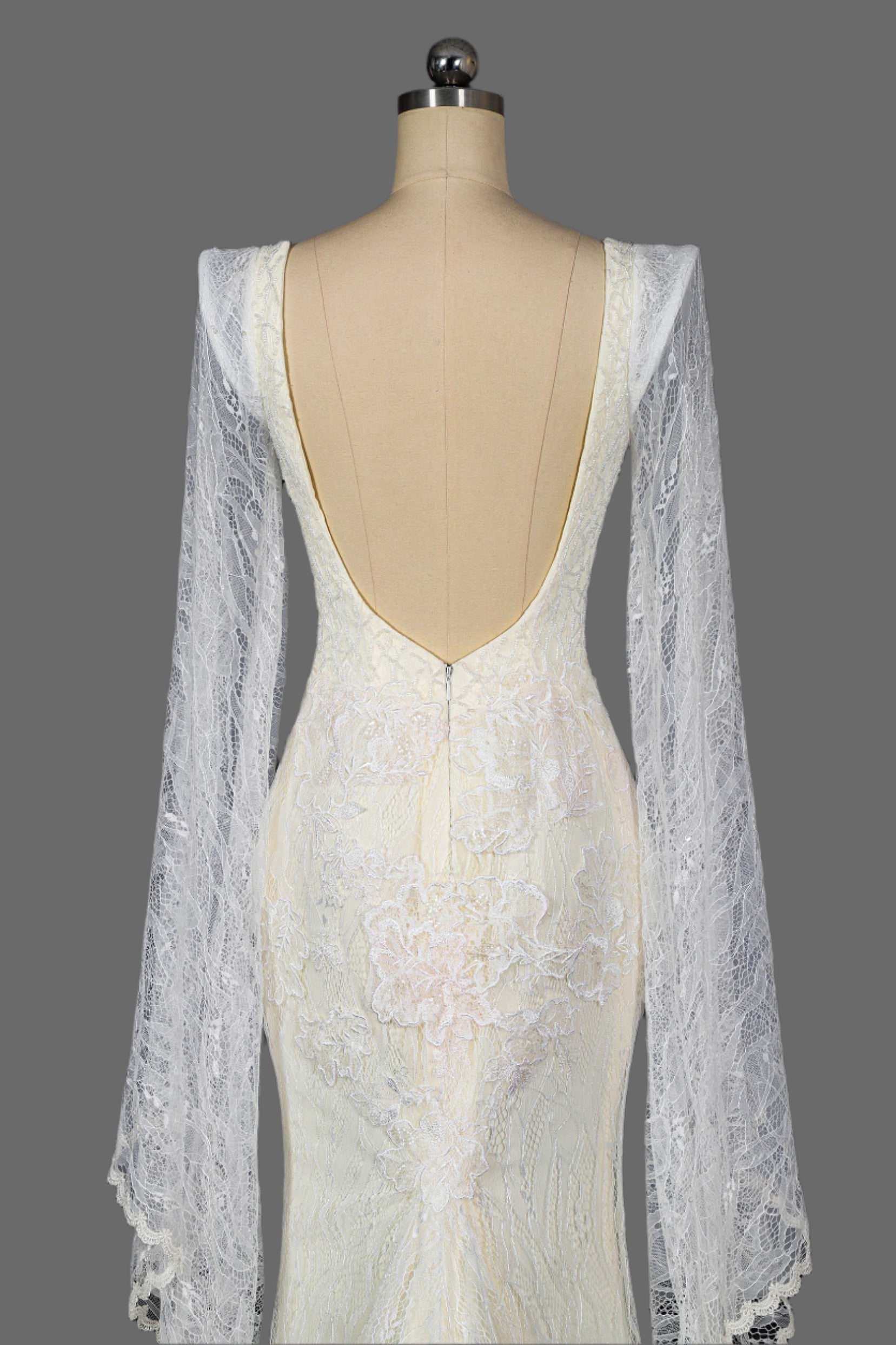 Trumpet-Mermaid Court Train Lace Wedding Dress With Long Sleeves