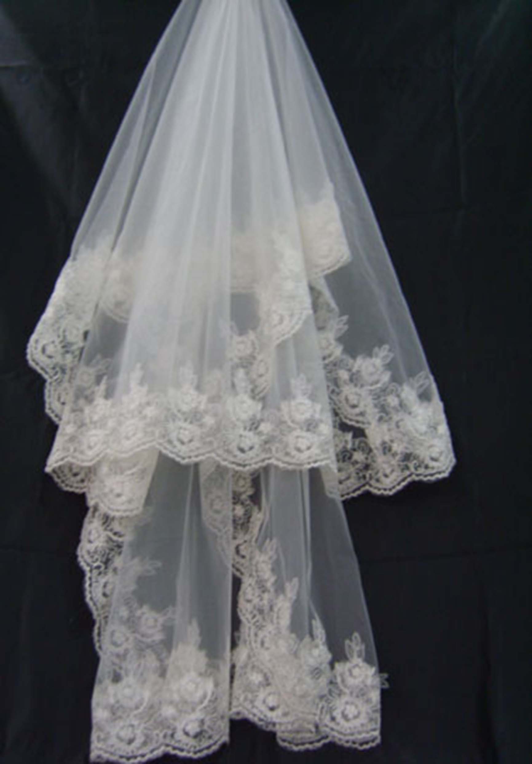 Two-Tier Bridal Veil with 3D Floral Lace Applique & Scalloped Edge